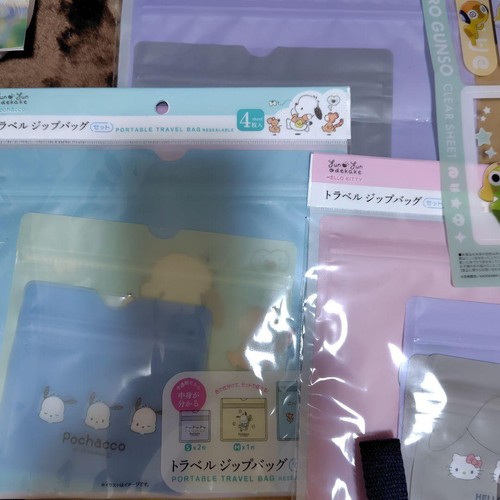 Sanrio travel zip - zip, pochacco
